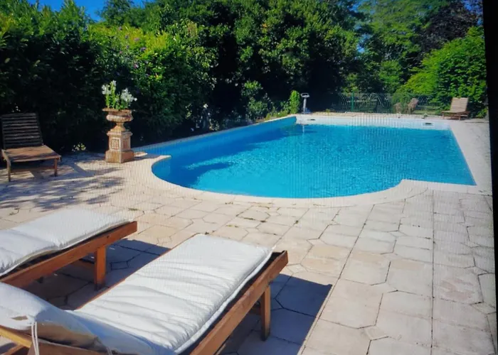 Le Du Clocher 度假居 *